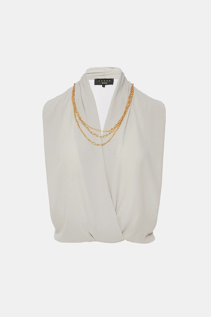 LYNNE ΜΠΛΟΥΖΑ ΑΜΑΝΙΚΗ ΜΕ ΚΟΛΙΕ