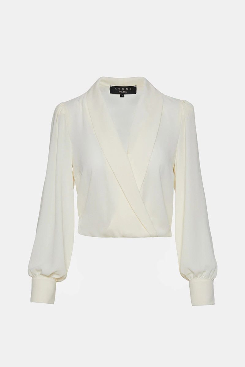 LYNNE ΜΠΛΟΥΖΑ ΚΡΟΥΑΖΕ ΜΕ ΑΛΥΣΙΔΑ ΣΤΑ ΜΑΝΙΚΙΑ