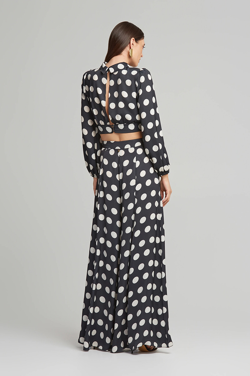 LYNNE ΦΑΡΔΥ ΠΟΥΑ ΣΕ ΙΣΙΑ ΓΡΑΜΜΗ - Image 2