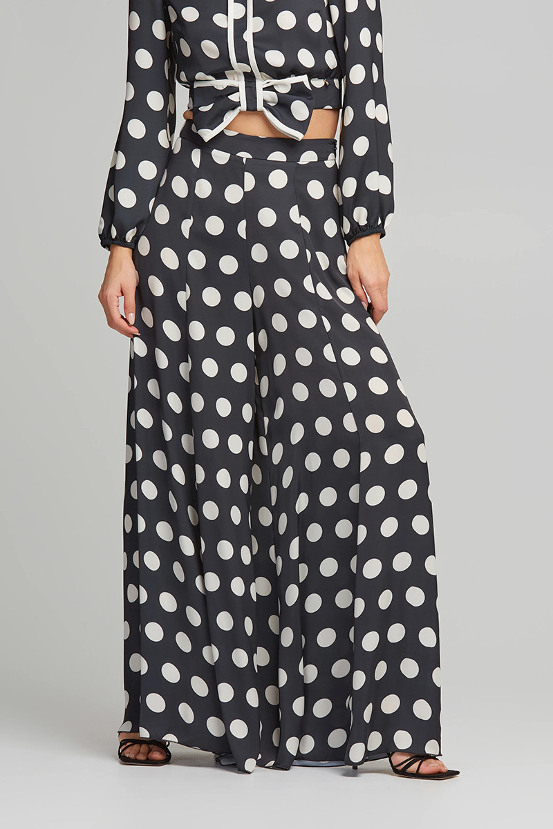 LYNNE ΦΑΡΔΥ ΠΟΥΑ ΣΕ ΙΣΙΑ ΓΡΑΜΜΗ - Image 5